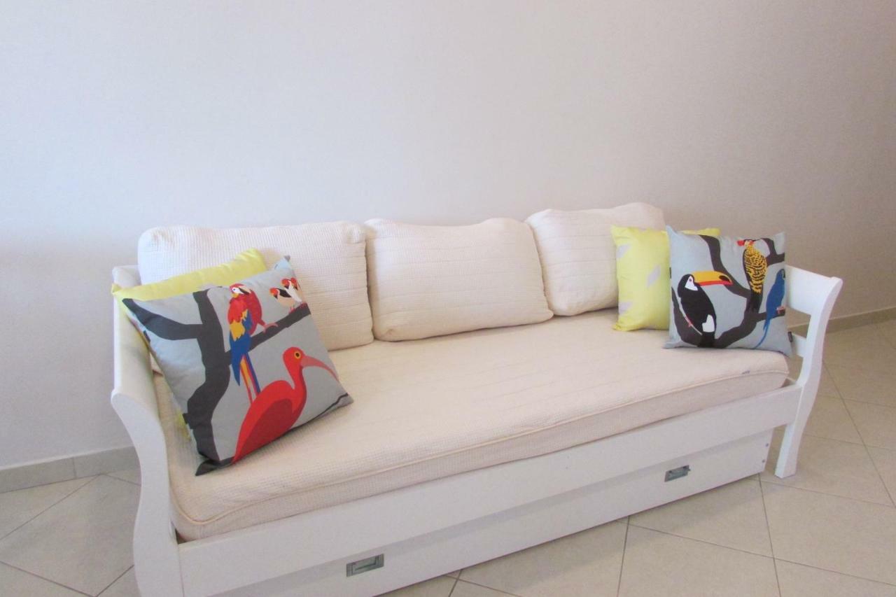 Lindo Apto De 2 Quartos E 2 Banheiros Sociais No Barramares Com Comercio Proximo, Piscina Aquecida, Quadras, Parquinhos, Brinquedoteca, Emprestimo De Cadeiras E Barracas De Praia, Condominio Em Frente A Praia, Apartamento Limpissimo, Equipado, Tudo N Apartment
